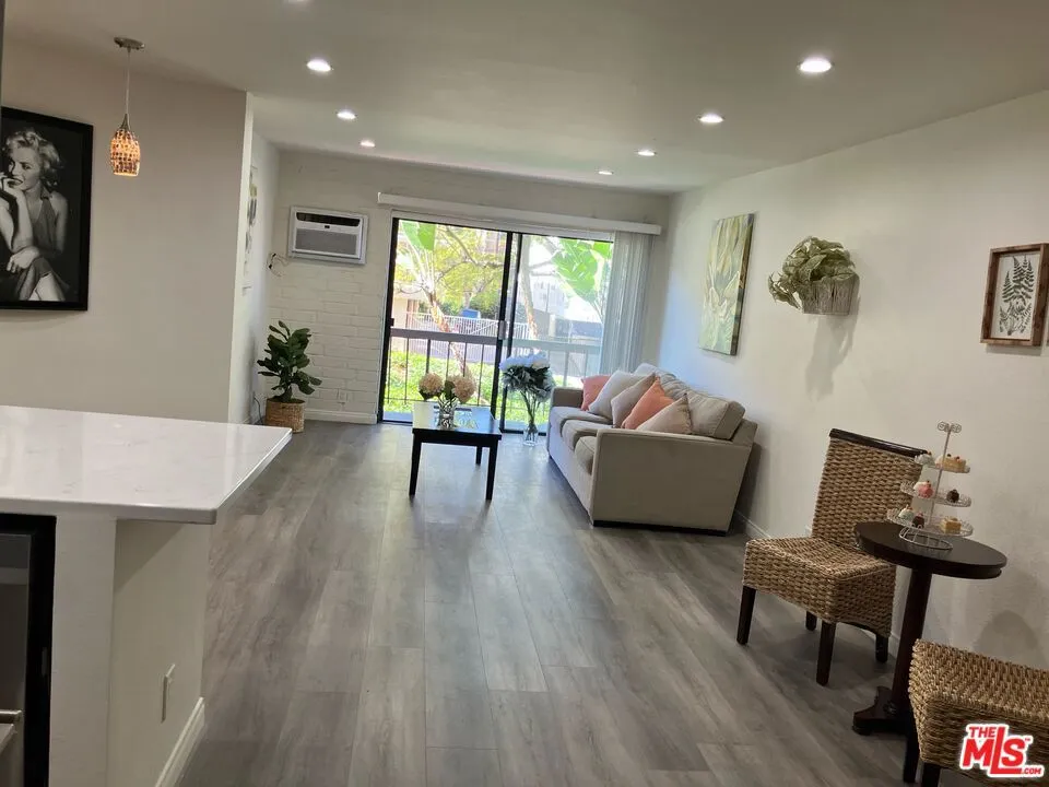 1440 Veteran Avenue 209, Los Angeles, California 90024 home-pic-20